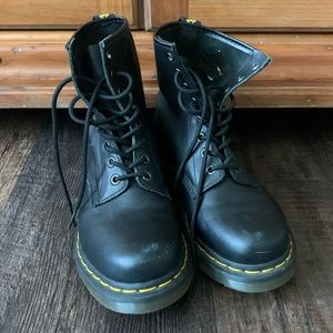 Black Doc Martens shoes size US 7
